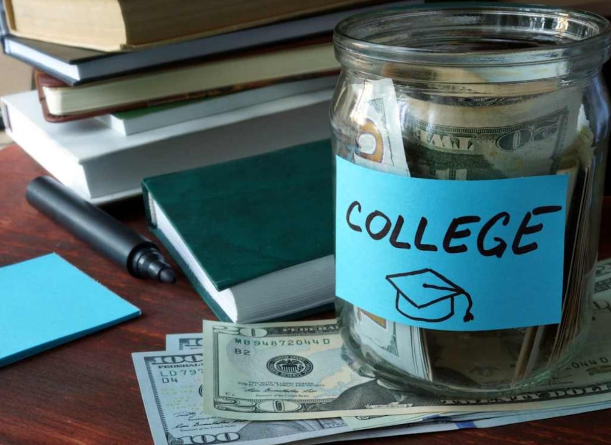 Factors That Influence College Costs